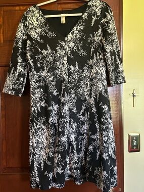 Black and White Floral V-Neck Fit & Flare Dress